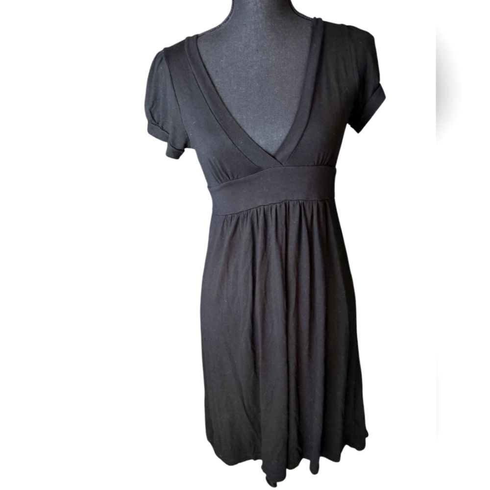 Forever 21 Classic Black Empire Waist Dress - Flattering & Versatile size M